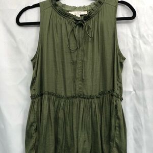 Cute sleeveless LOFT flowey tank top blouse 💚.
